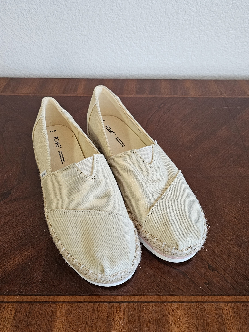 TOMS Natural Canvas Espadrille Slip-Ons Women's 9.5 NEW